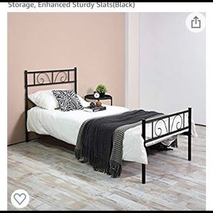 Two twin beds with mattress